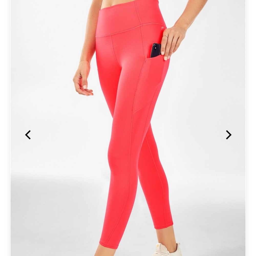 Fabletics Oasis High-Waisted Pocket 7/8